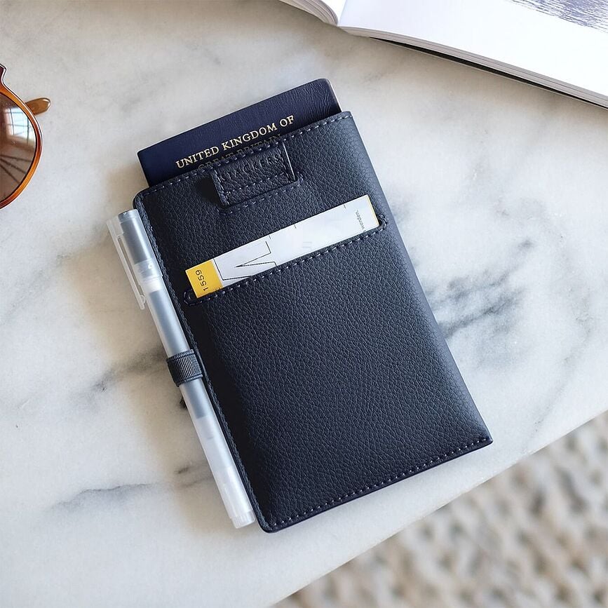 Funda para Pasaporte y Tarjetas Stackers Pebble, verde salvia