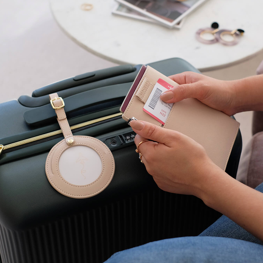 Funda para Pasaporte y Tarjetas Stackers, topo