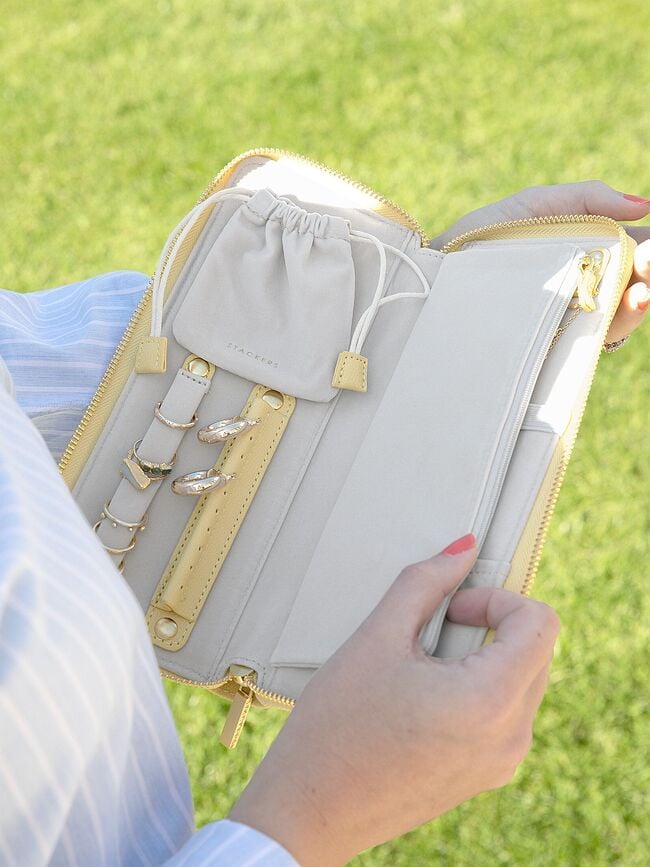 Joyero de Viaje Stackers, con espacio para anillos, burdeos