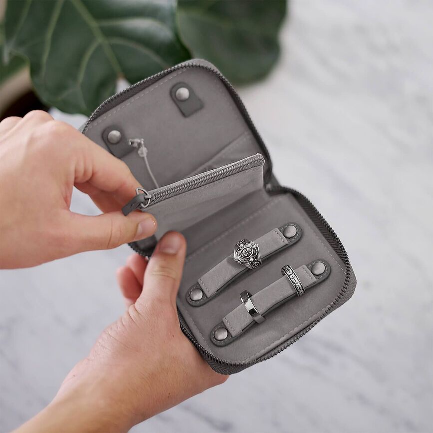 Estuche de viaje para joyas Stackers, pequeño, con espacio para anillos, color topo