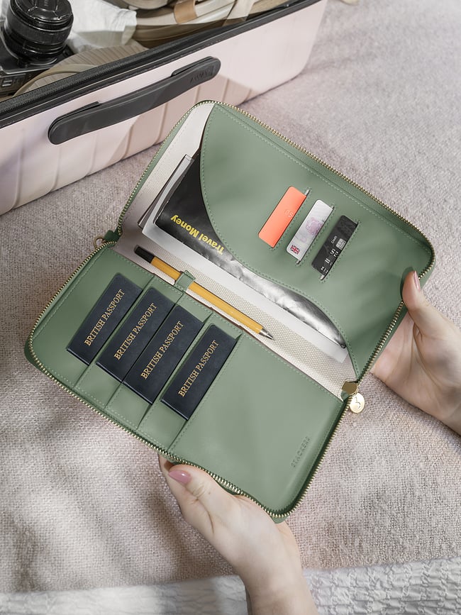 Funda para Pasaporte y Tarjetas Stackers Wave, color crema y verde