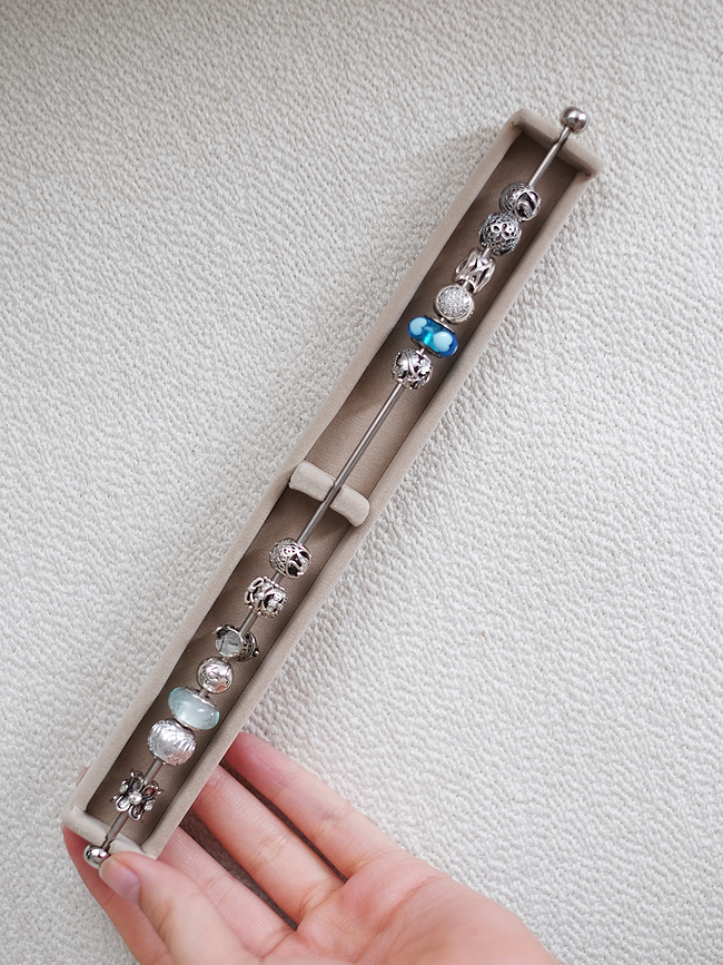 Expositor doble de terciopelo Stackers, para Charms, gris claro