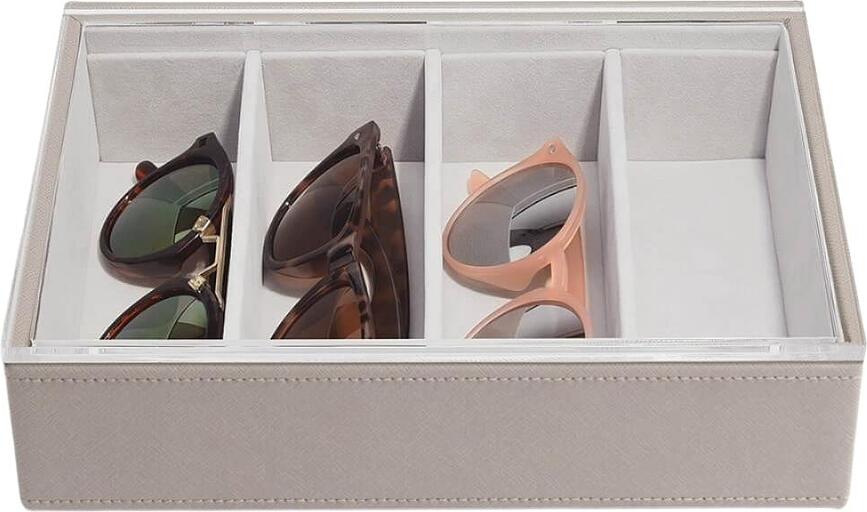 Stackers Classic Boîte de Rangement pour Lunettes à 4 compartiments, taupe, avec couvercle en acrylique Stackers Classic Boîte de Rangement pour Lunettes à 4 compartiments, taupe, avec couvercle en acrylique
