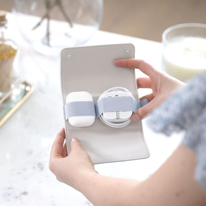 Stackers Compact Pebble Charger and headphones case navy blue