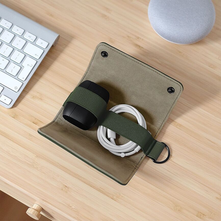 Stackers Compact Pebble Charger and headphones case navy blue