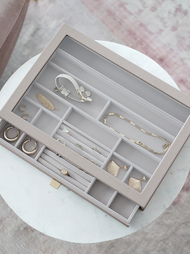 Stackers Jewellery box supersize 16 chamber taupe with drawer and glass lid