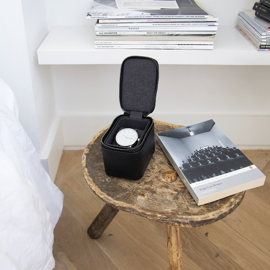 Stackers Pebble Škatla za ure potovalna enopredelna, temno siva