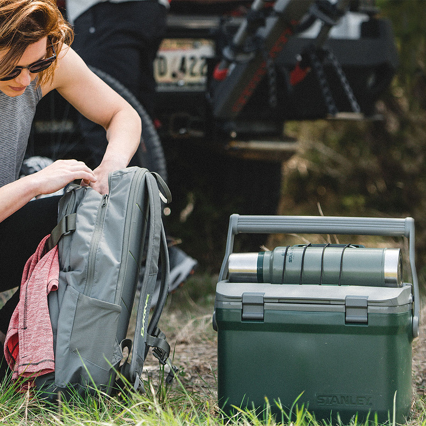 Nevera Portátil pasiva Adventure, 28,3 L, verde y gris