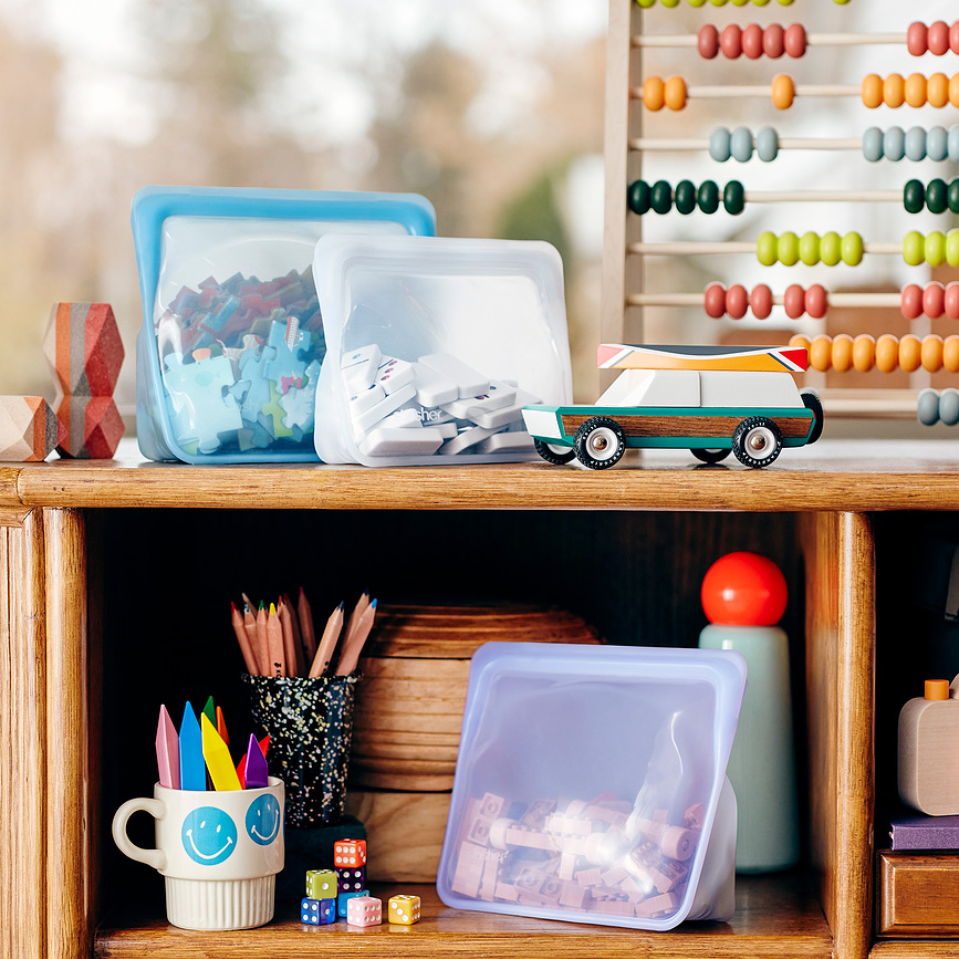 Stasher Stand Up Mid Rainbow Silikonska Vrečka za živila, 1,5 l, roza