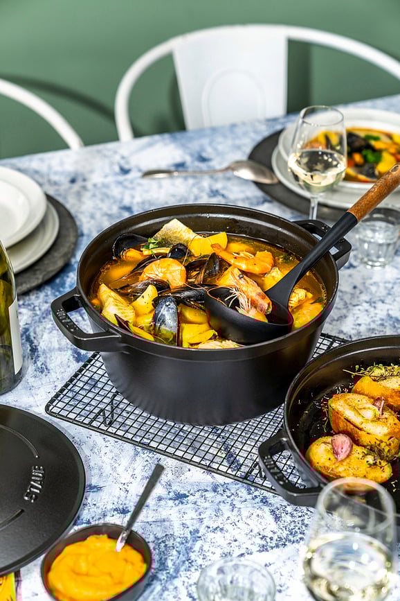 Juego de Ollas y Sartén Staub de hierro fundido, color trufa blanca, 24 cm, 4 piezas