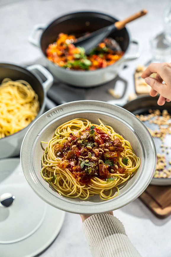 Juego de Olla y Sartén Staub, 24 cm, rojo, Set de 3 piezas