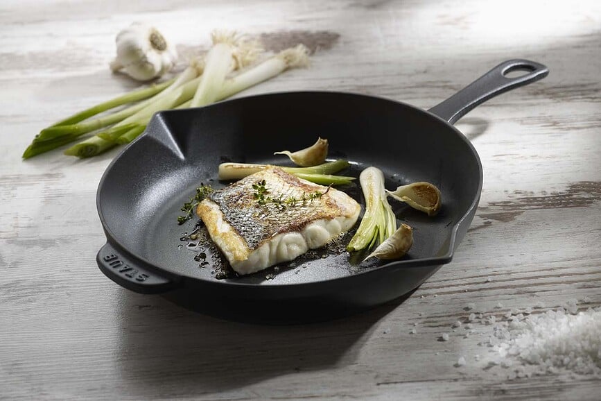 Sartén Staub, 26 cm, negra, con mango metálico