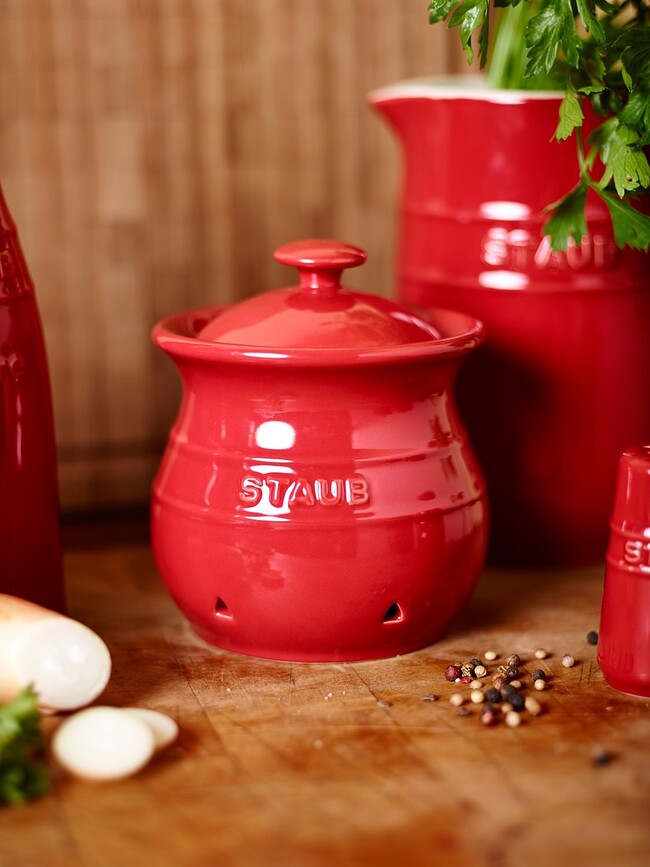 Staub Garlic keeper 500 ml red