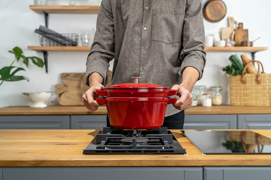 Staub gryde 24 cm, rød, med pande og låg, 3 dele