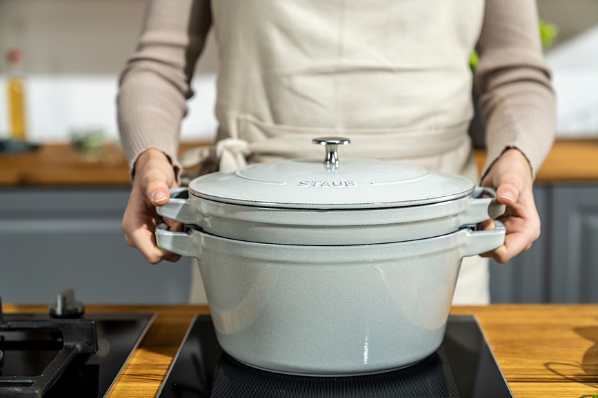 Staub gryde 24 cm, rød, med pande og låg, 3 dele