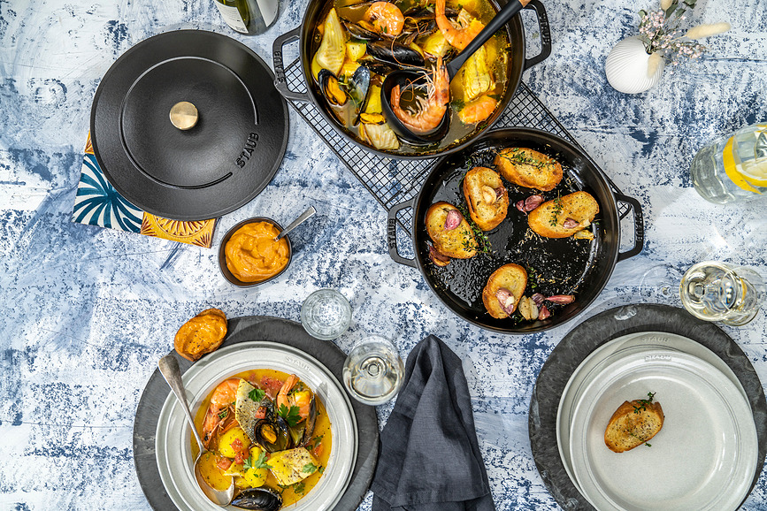 Staub gryde 24 cm, rød, med pande og låg, 3 dele