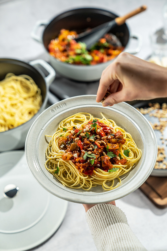 Staub Lonac s tavom i poklopcem 24 cm crveni Set od 3 dijela