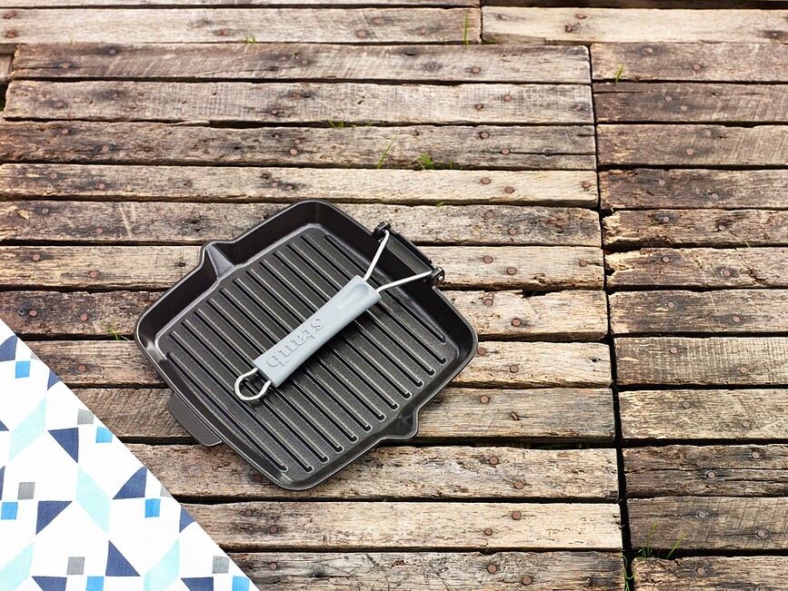 Staub Ponev za žar kvadratna, 24 cm, črna, litoželezna