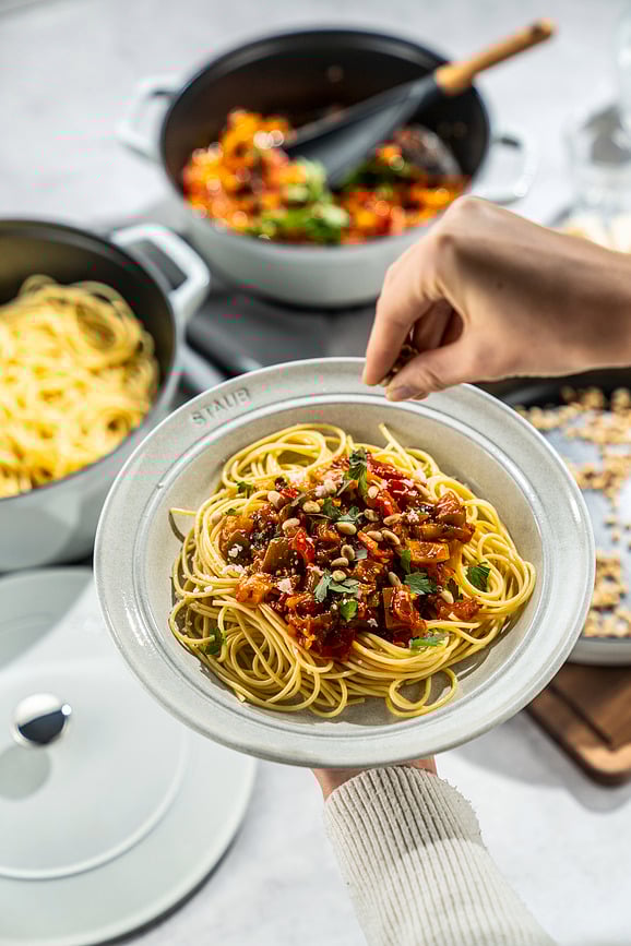 Staub Lonec s ponvijo in pokrovom, 24 cm, rdeč, 3-delni set