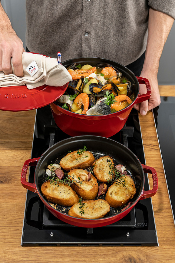 Staub Set Posuđa s tavom i poklopcem 24 cm bijela tartufa 4-dijelni set