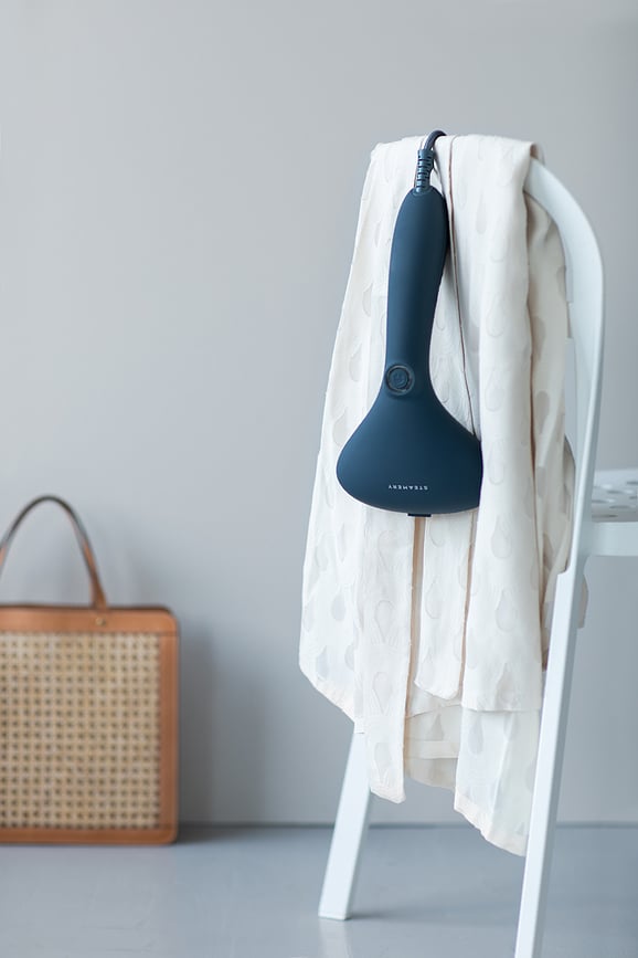 Cirrus 2 Parno Glačalo ručno za odjeću crno