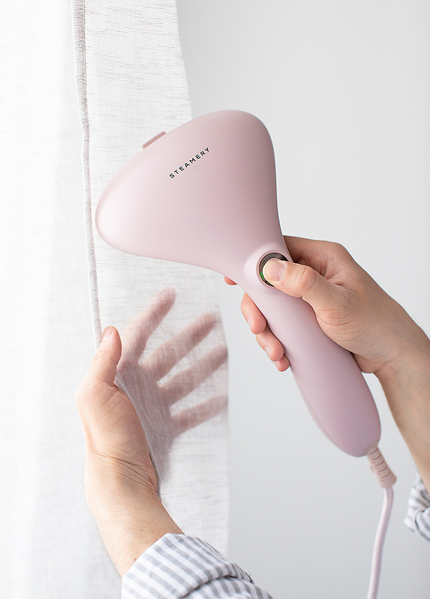 Cirrus 2 Ročni parni likalnik, črn