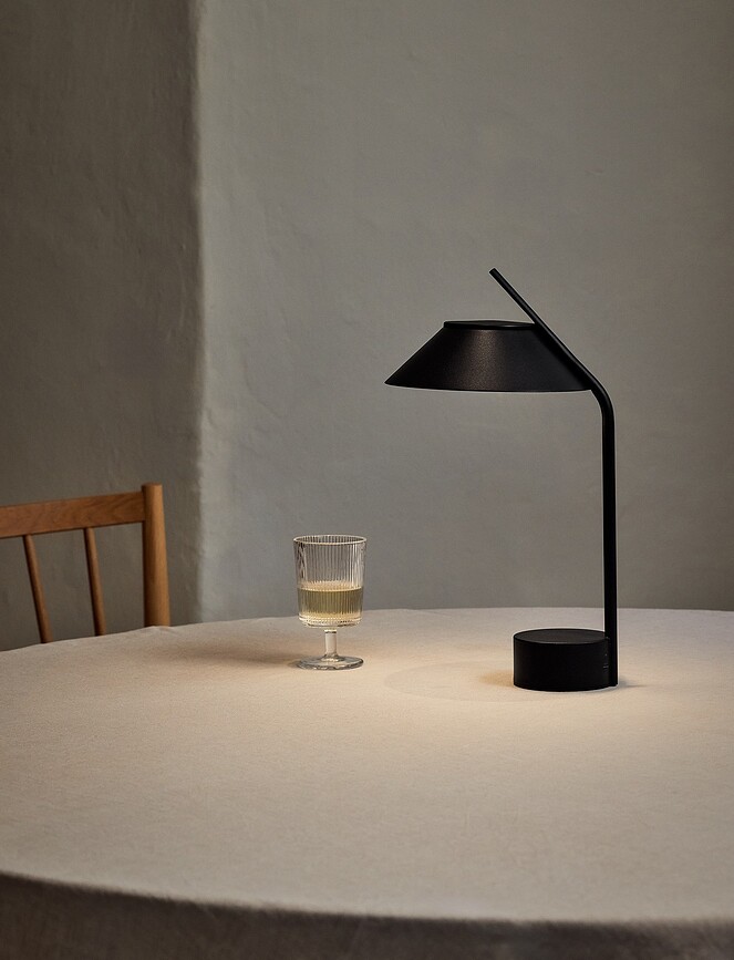 Lampada da tavolo senza fili Vinkel LED, nera