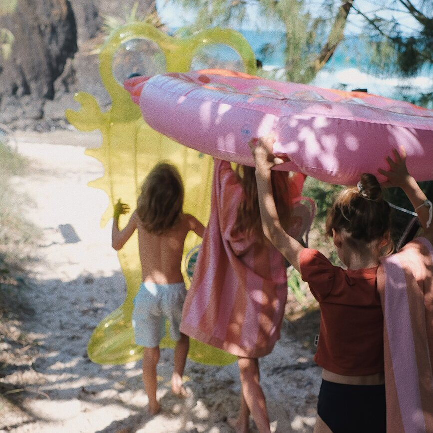 Colchoneta Hinchable Luxe Strawberry Pink Berry, para piscina, rosa fresa