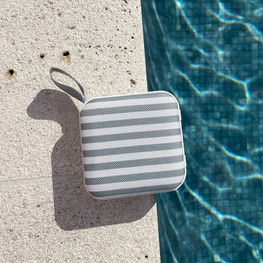 The Vacay Olive Stripe mobilhøjtaler