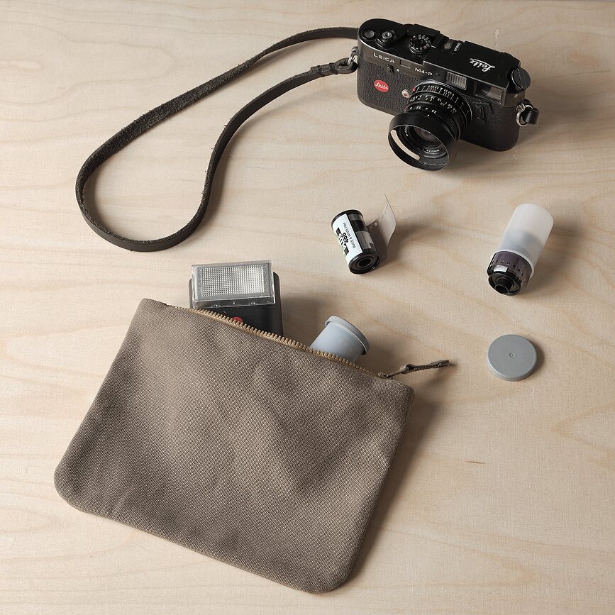 The Organic Company Kozmetična torbica L, mornarsko modra