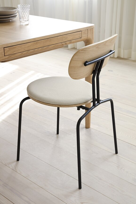 Curious Chair cushion caramel