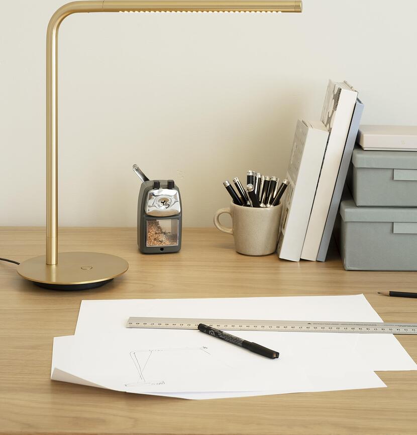 Lámpara de Mesa Omni V2, acero cepillado