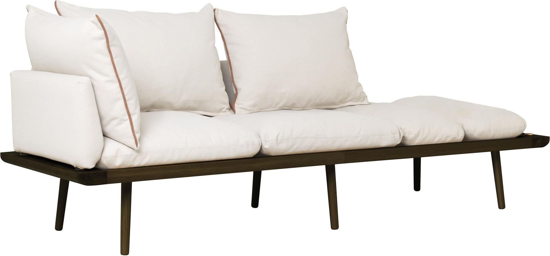 Lounge Around Dreier-Sofa hell sandfarbig auf dunklen Eichenbeinen