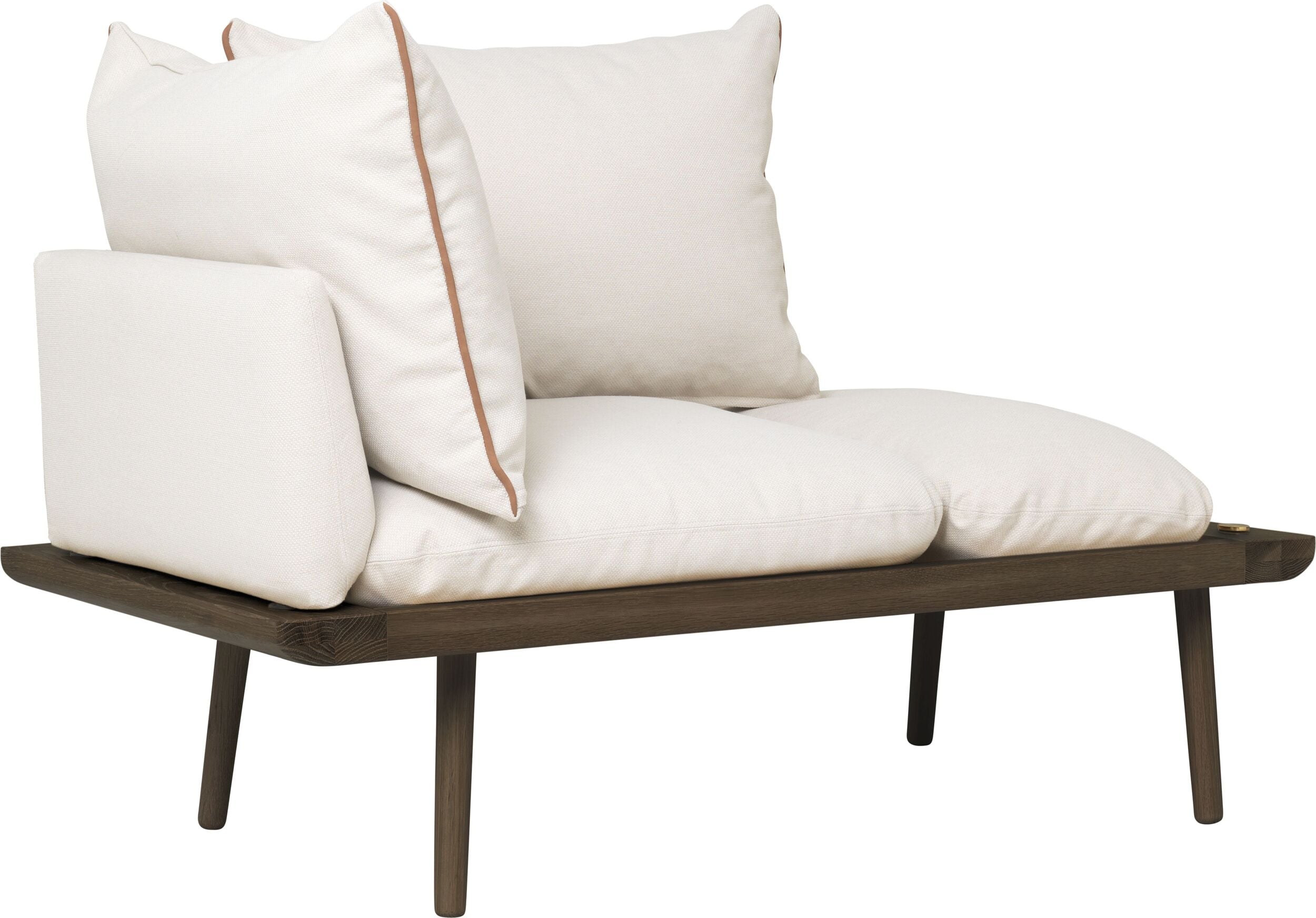 Lounge Around Sofa hell sandfarbig auf dunklen Eichenbeinen