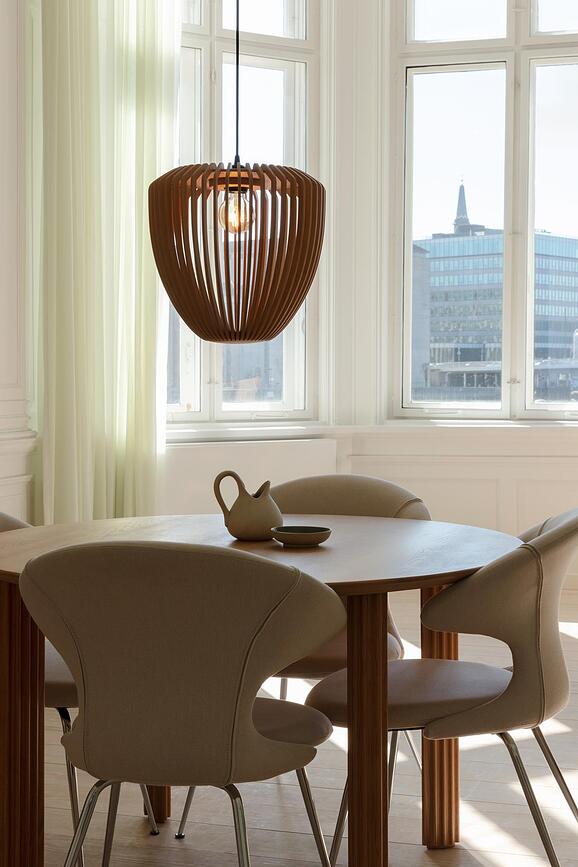 Pantalla de roble Clava, negro