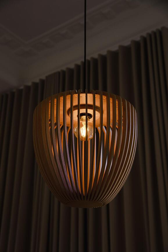 Pantalla de roble Clava, negro