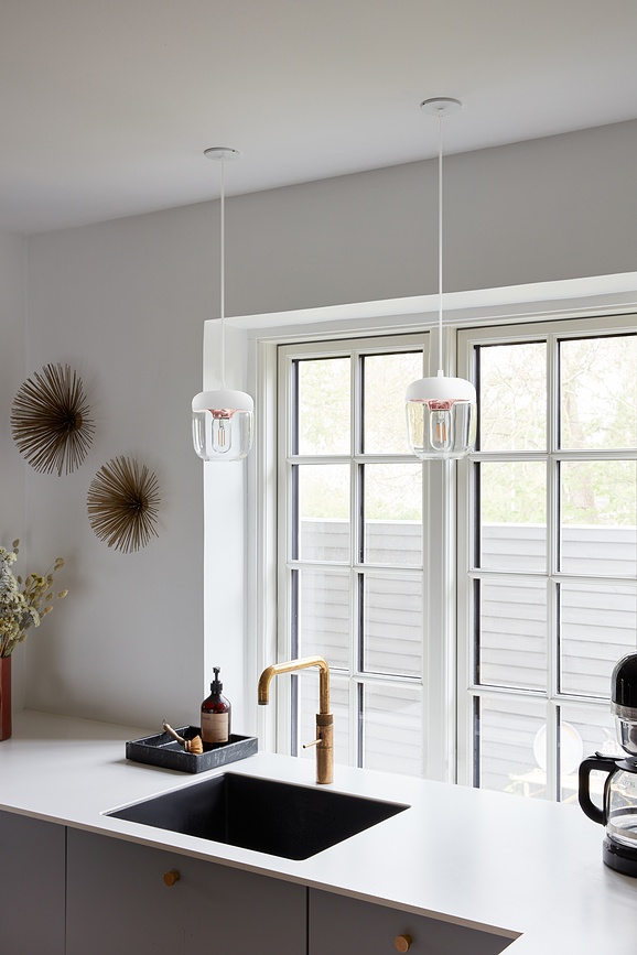 Suspension Acorn blanche, cuivre poli, simple