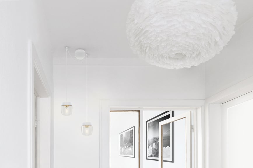 Suspension Acorn blanche, laiton poli, simple