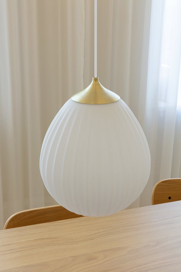 Suspension Around The World, or et noir