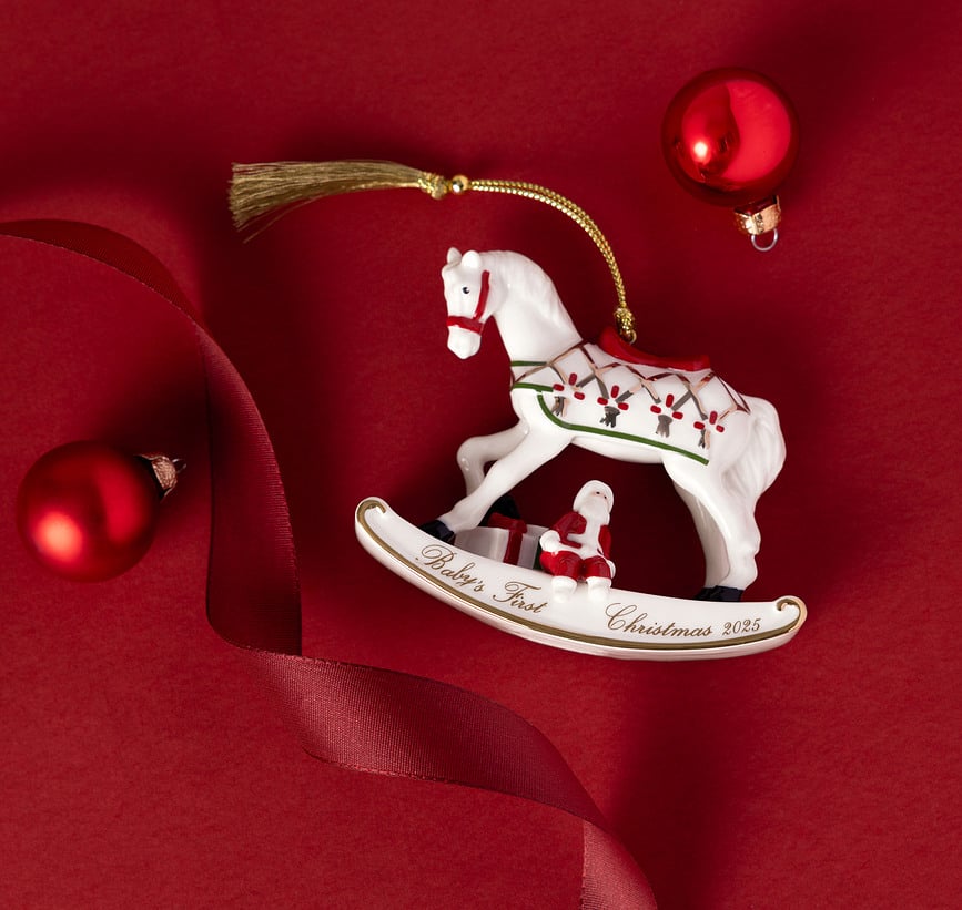 Adorno Christmas Classics, caballo balancín, Edición 2025