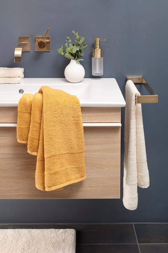 One Ručnik 50 x 100 cm crni