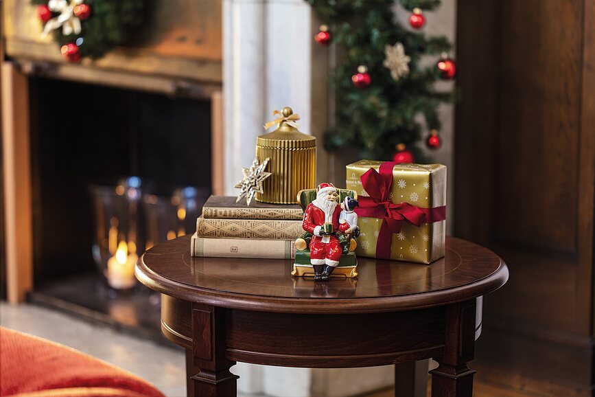 Christmas Toys Figurica Božićna Djed Božićnjak na naslonjaču