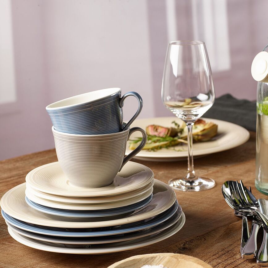 Color Loop Horizon Breakfast plates and coffee cups with saucers 12 el.
