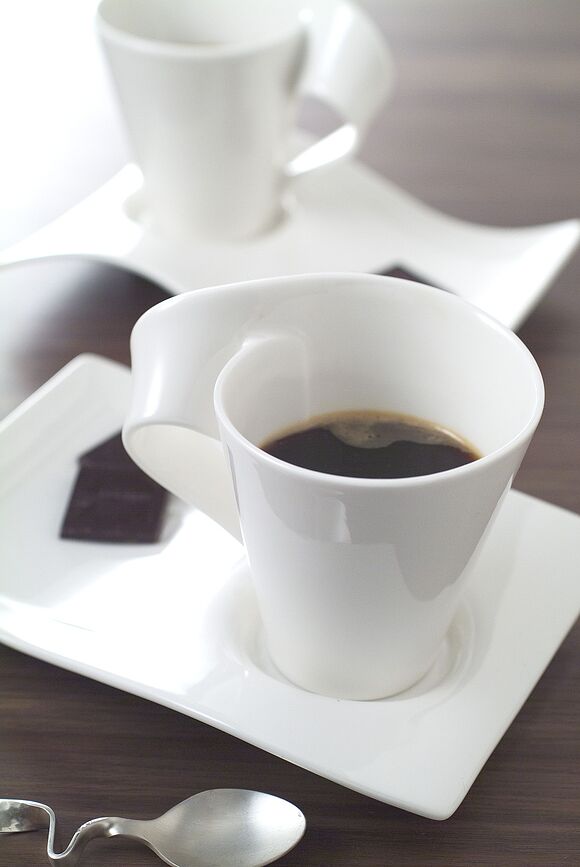 Party NewWave Caffe Tanjur s udubljenjem za šalicu za latte veličina L