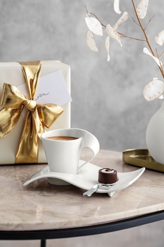 Plato Party NewWave Caffe M, con alojamiento para taza de cappuccino o mug