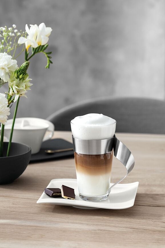 Plato Party NewWave Caffe M, con alojamiento para taza de cappuccino o mug