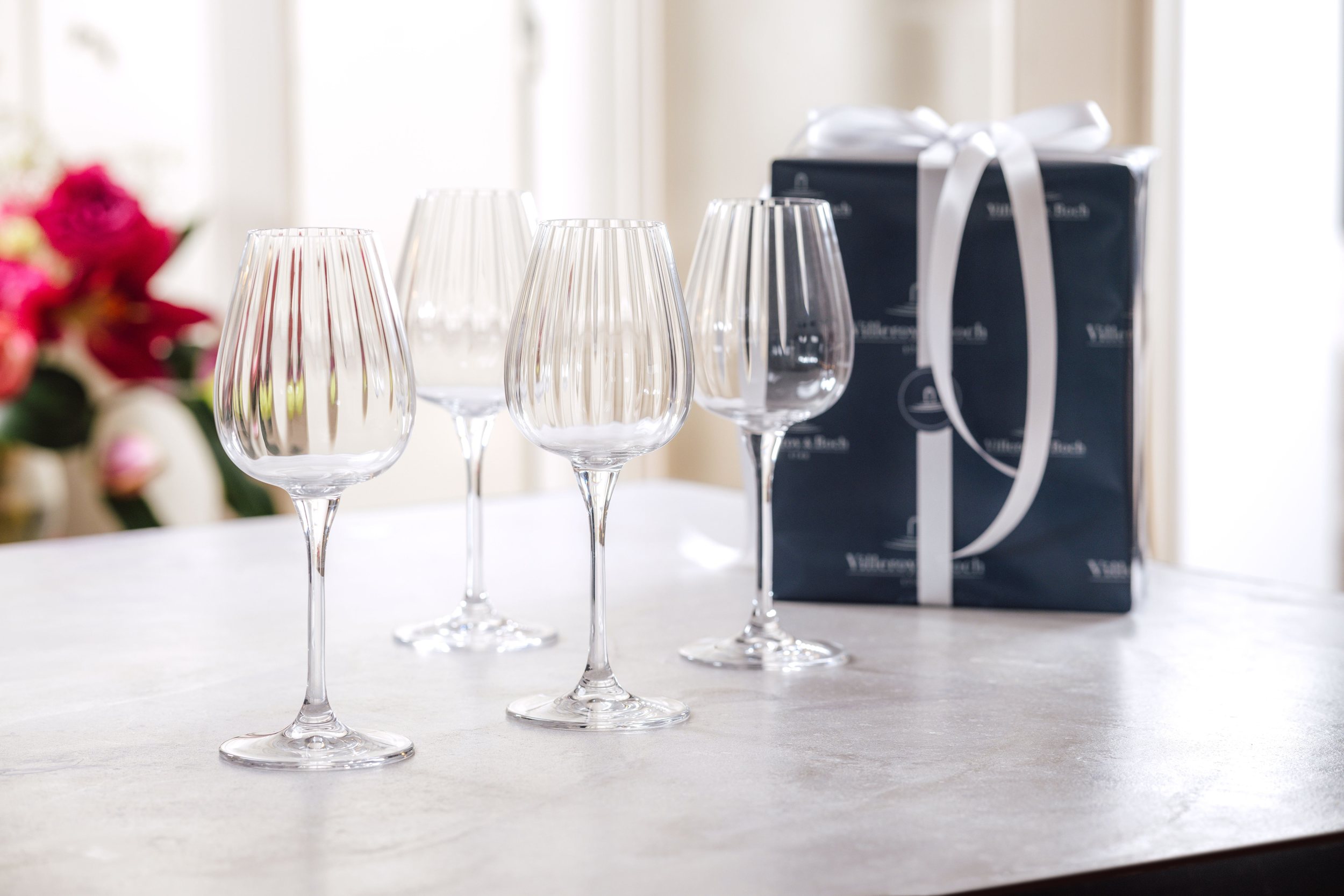 https://3fa-media.com/villeroy-boch/villeroy-boch-rose-garden-white-wine-glasses-430-ml-4-pcs__140855_d5110bc-s2500x2500.jpg