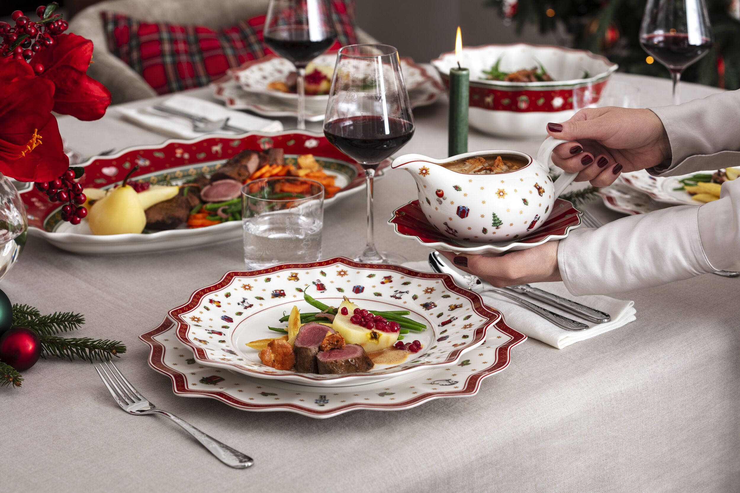 Villeroy & Boch クリスマス皿 2枚セット Sosjerka Toy's Delight z podstawką - Villeroy & Boch 14-8585