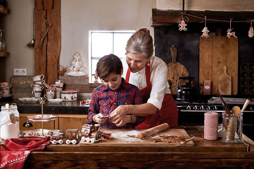 Winter Bakery Delight Posuda za grickalice božićno drvce L
