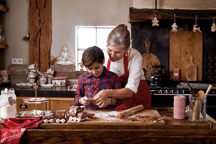 Winter Bakery Delight Skleda za prigrizke, oblika božično drevo, velikost L